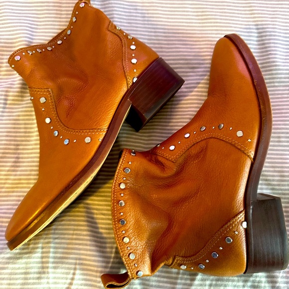 ⭐️DOLCE VITA Silver Studded Ankle Boots, Versatile, Sz. 9.5, Caramel Color 🌹 - Picture 6 of 16